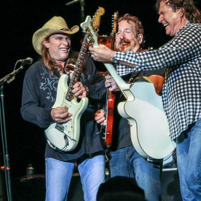 Outlaws, 2015-11-12, Bergen PAC, Englewood, NJ