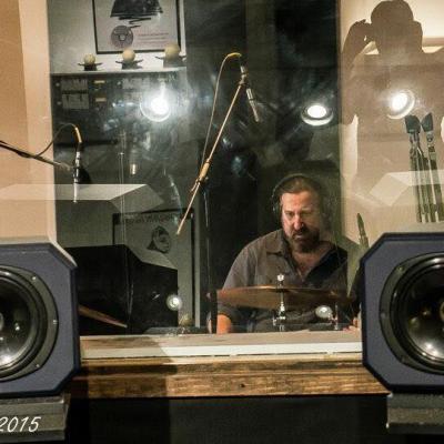 Aaron Comess (Spin Doctors) laying down drums